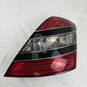 중고 벤츠 S-클래스 W221 후면 컴비네이션램프(후미등) A2218200264