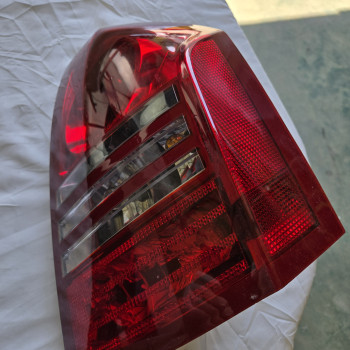중고 크라이슬러 300C 컴비네이션램프(후미등) 04805852AE